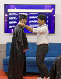 students awarded seo rank holder award from seo expert in kerala